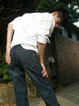 【魔法施】ENGERWA恩格華(28腰~40腰)最具有個人特色的口袋V型刺繡紋牛仔褲