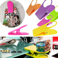 【aife life】創意彩色桌邊水杯夾，杯架，可夾辦公桌、書桌，還可當MEMO夾，掛在牆上也超時尚的喔!!