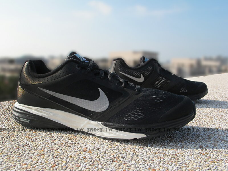 Shoestw【807226-005】NIKE TRI FUSION RUN FLASH慢跑鞋 黑透氣網層 路跑鞋