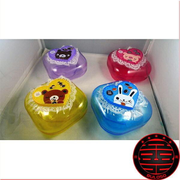《不囉唆》4色花邊心形糖果盒 糖果罐/收納罐/萬用/收藏罐/分類（不挑色/款）【A186445】