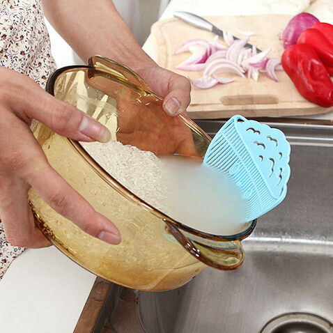 PS Mall 創意廚房用具 可愛笑臉可夾式洗米器 多功能塑膠擋米器 過濾 瀝水器【J081】