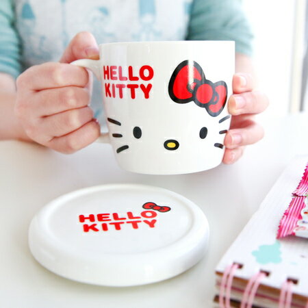 正版Hello Kitty附蓋馬克杯 新骨瓷 陶瓷杯 杯子 沖泡飲品 咖啡杯 三麗鷗 KT【N201213】