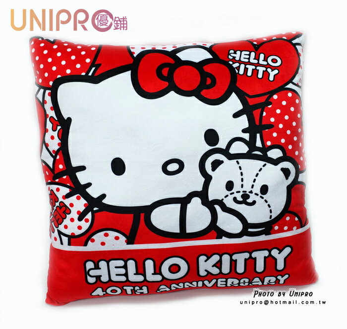 【UNIPRO】Hello Kitty 40周年紀念版 長枕 抱枕 暖手枕 靠枕 大方枕 凱蒂貓 三麗鷗 正版授權