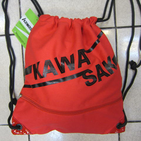 ~雪黛屋~KAWASAKI 束口後背包大容量正面背面有拉鍊外袋口可放A4資料夾防水帆布隨身包正版限量授權品KA162 紅