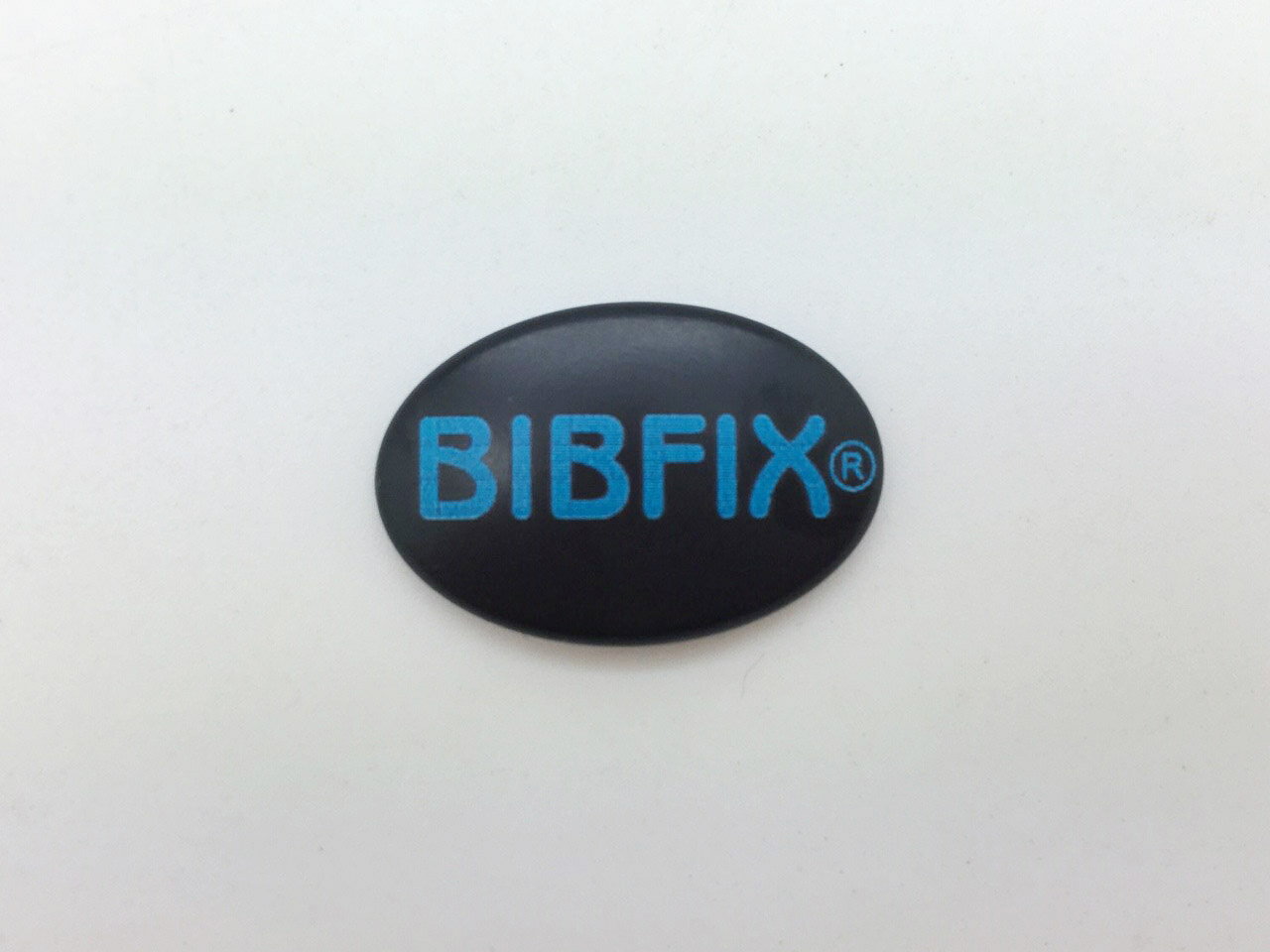 Bibfix號碼布塑膠扣 (黑底藍字)