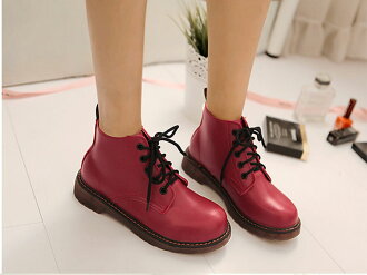 2015魅力新款~韓味한 맛純粹溫暖女孩百搭潮流繫帶短筒平底馬丁靴七天預購+現貨