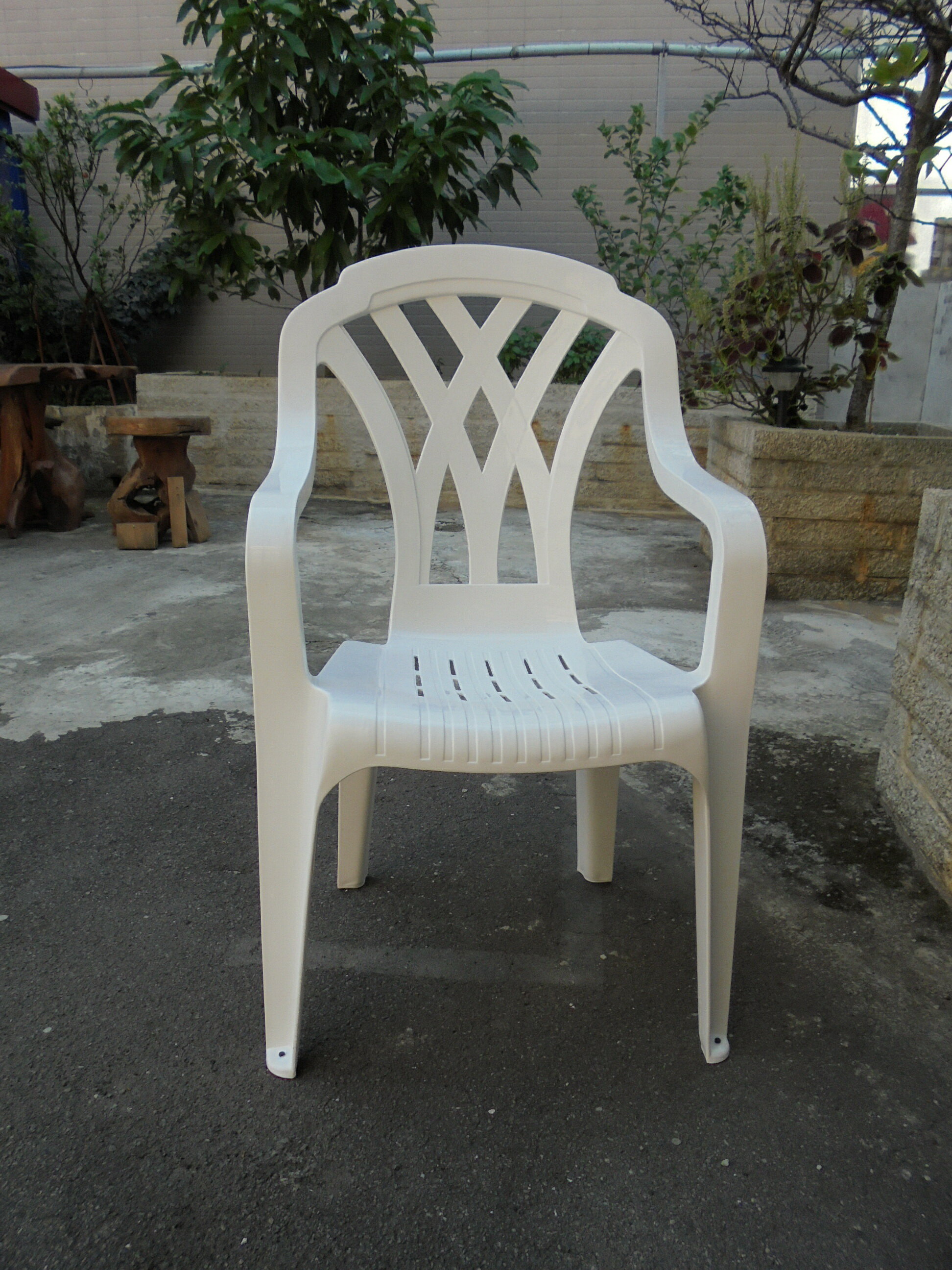 兄弟牌白色塑膠格網椅(高背設計)，物美價廉庭院休閒必備!! (4入裝)