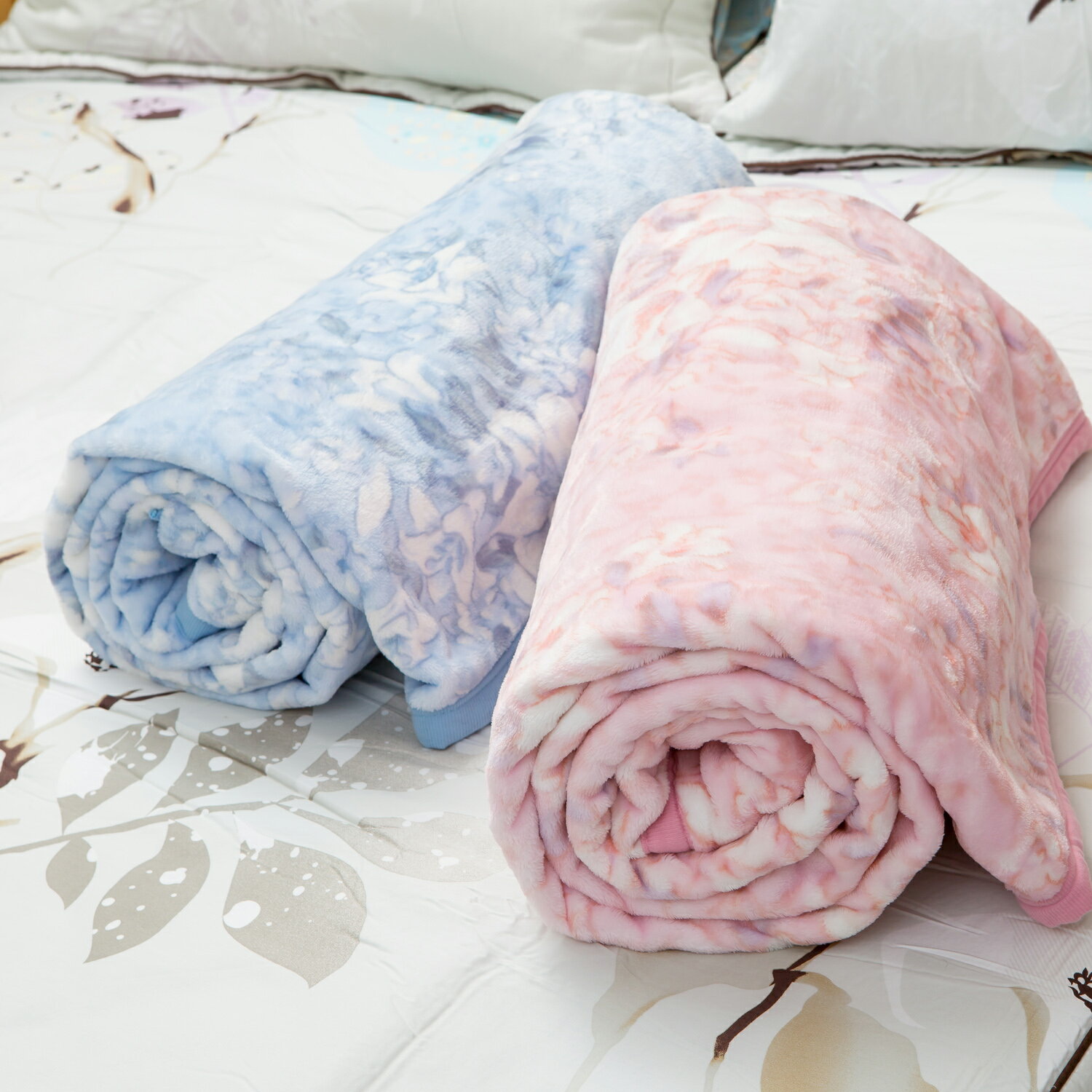 【名流寢飾家居館】大阪寢屋川．飛慢百合．單人毛毯．粉藍二色