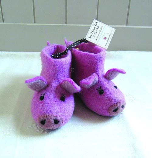 英國sew heart felt放牧小羊羊毛氈鞋 (嬰兒鞋/彌月禮)--粉紅豬