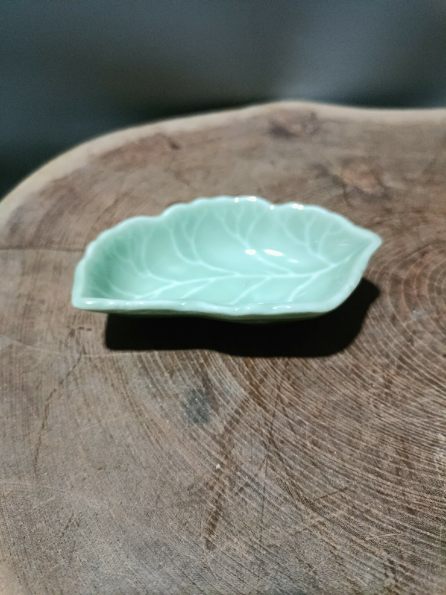 日本迴流瓷器古董昭和瓷器青瓷樹葉型筆舔，保真包老，約民國左右