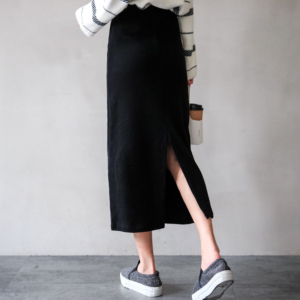 ★限時下殺$298★MIUSTAR 正韓-顯瘦素面磨毛後開衩窄裙(共2色)1017 預購【NJ2745RE】 ★限時下殺$298★MIUSTAR 正韓-顯瘦素面磨毛後開衩窄裙(共2色)1017 預購【NJ2745RE】-Miu's-流行女裝