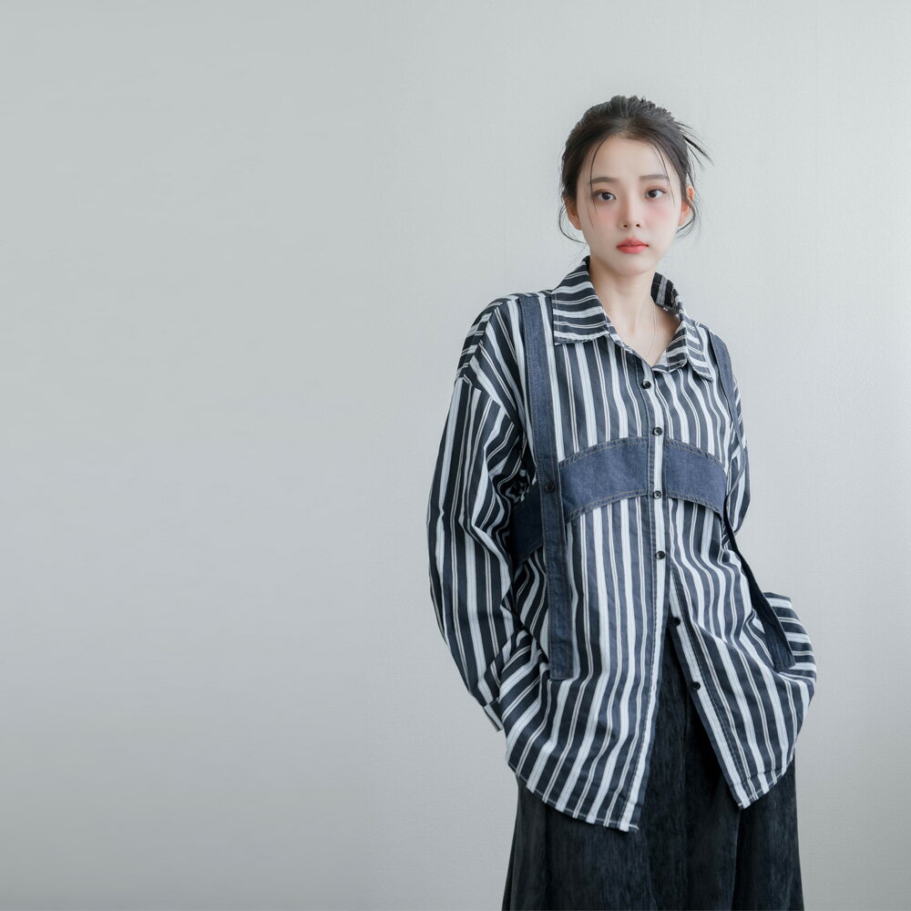 現貨★限時下殺$599★MIUSTAR直條紋牛仔拼接排釦下擺圓弧襯衫(共1色)0218【NR0032】