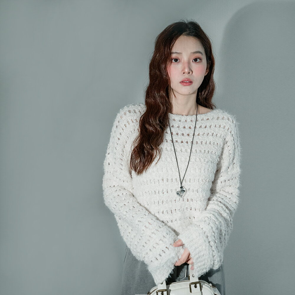 ★限時下殺$590★MIUSTAR圓領長袖簍空短版絨毛上衣(共2色)1028預購【NR2217】