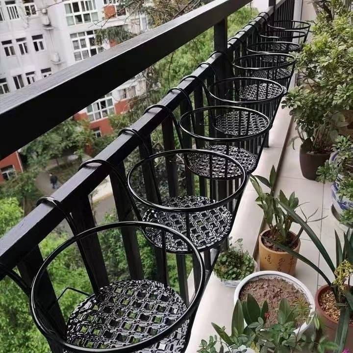 陽台花架 懸掛式花架 花架 經濟型黑色花籃陽台護欄懸掛式花架置物架花盆金屬掛式架【MJ26024】 2