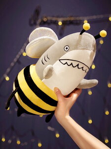 鯊魚蜜蜂公仔鯊bee玩偶抱枕惡搞毛絨玩具搞笑生日禮物搞怪布娃娃
