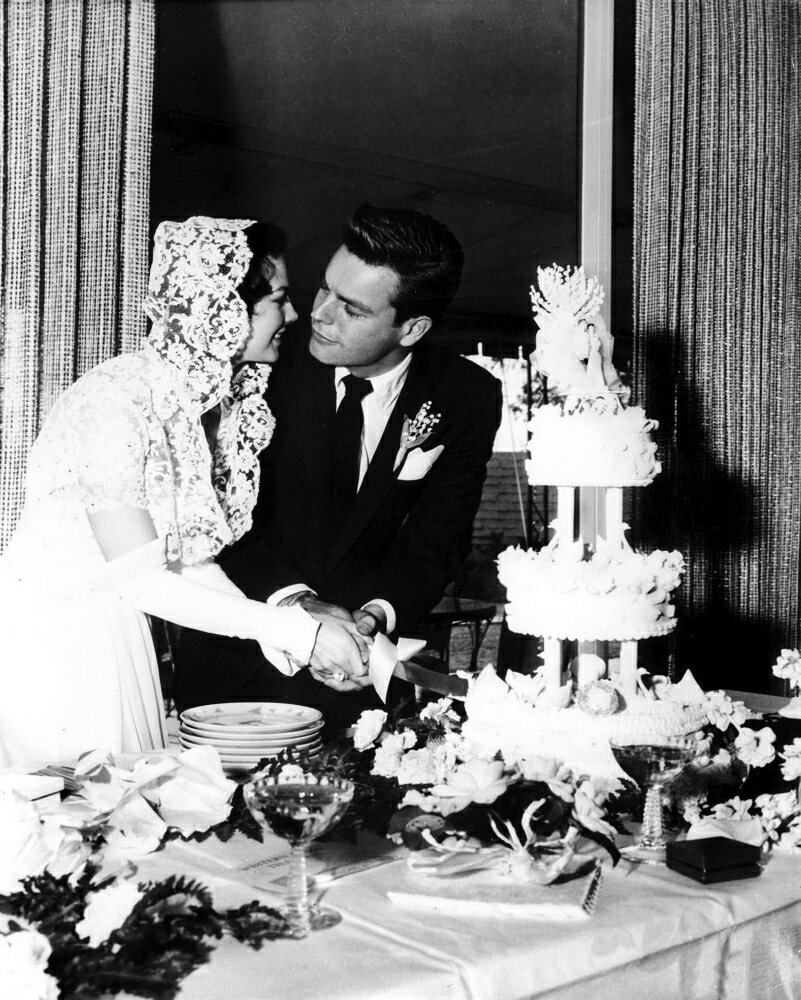 Posterazzi: Natalie Wood and Robert Wagner at their wedding Photo Print ...