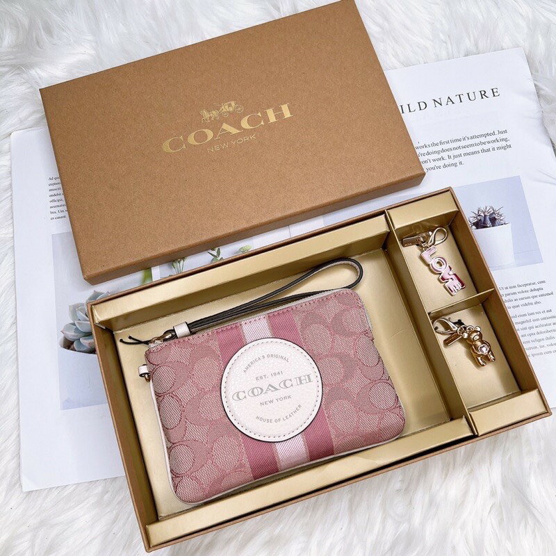 美國代購 台灣現貨 Coach 情人節限定款 單層手拿禮盒【送禮精選★APP下單點數4倍送】