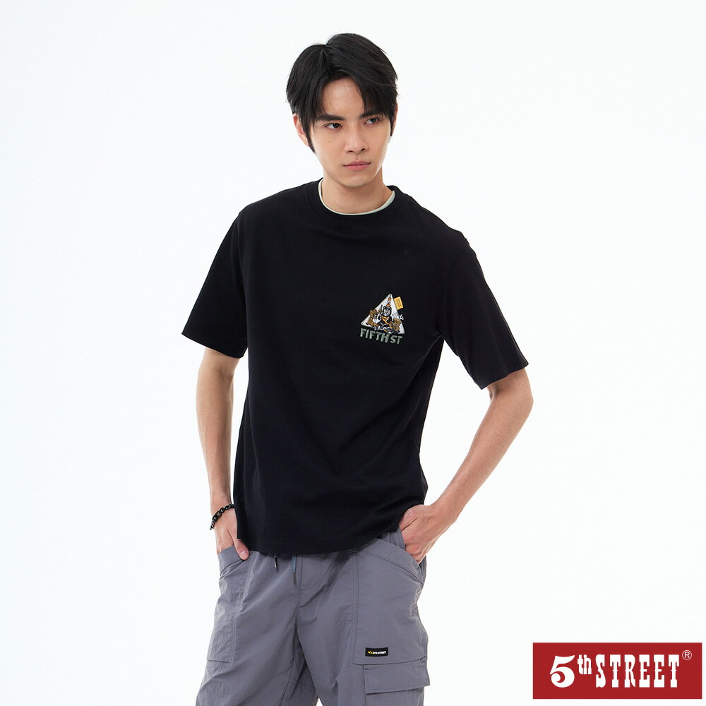 男裝 短T 露營 帳篷印花 動物 短袖T恤 TEE 上衣 黑色 (571048) 【5th STREET】【全館滿$3000贈環保餐具收納袋】 ★夏季新系列 父親節送禮