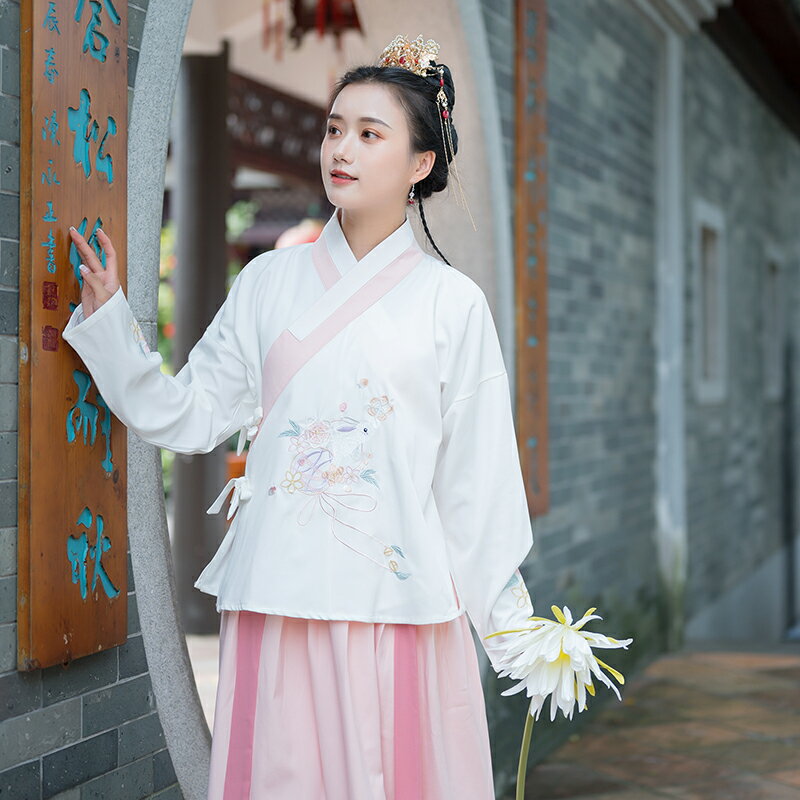 傳統改良漢服女刺繡交領上衣齊腰襦裙日常中國風漢元素套裝表演服1入