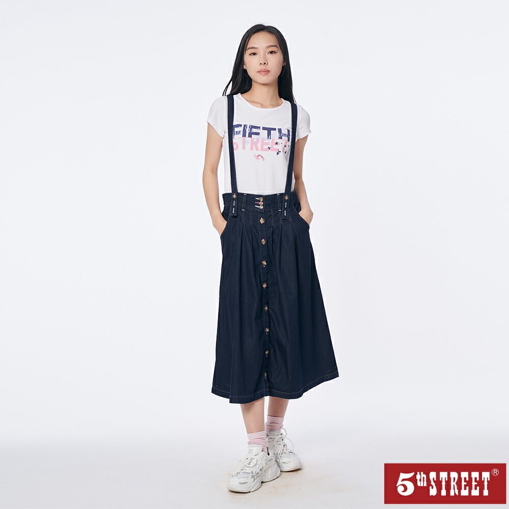 女牛仔排扣吊帶長裙-原藍色【5th STREET】