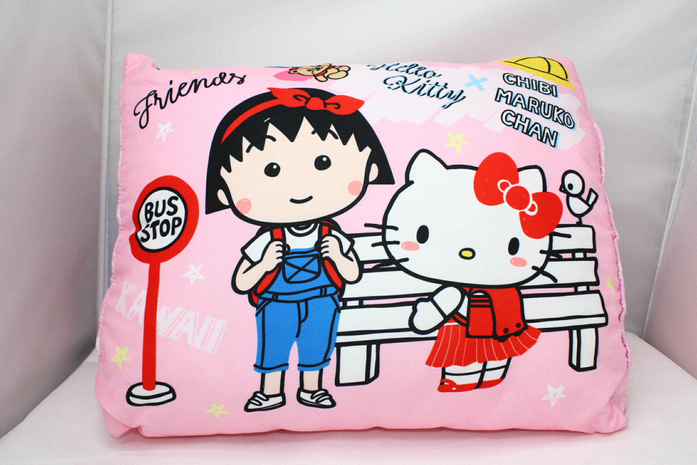 大賀屋 KT 小丸子 三角 腰靠枕 背靠枕 午安枕 沙發枕 hello kitty 正版 授權 T00120108