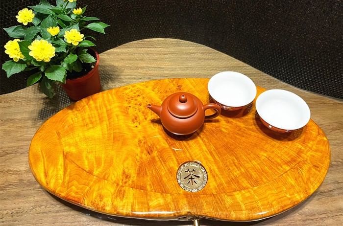 杉木瘤老料滿瘤花精品茶盤，編號G546，尺寸 長43，寬23，厚4公分，大時代蘇老闆特別訂制精挑細選倒格杉木滿瘤茶盤！非常稀有珍貴，極品等級，歡迎珍收！
