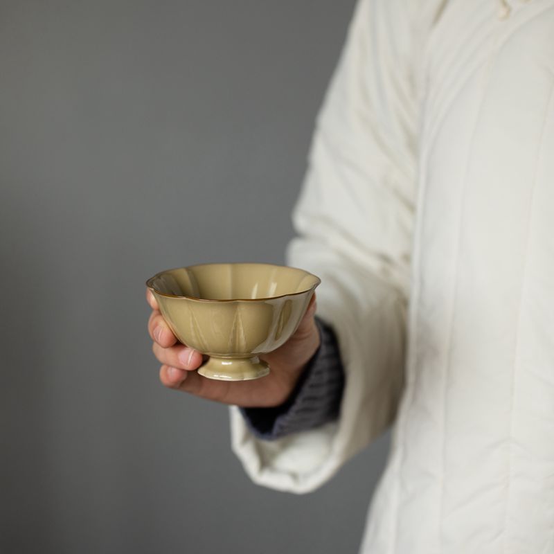 免運 茶具系列 定窯黃葵花茶杯 手工浮雕主人杯 陶瓷品茗杯 功夫茶具 大號家用杯