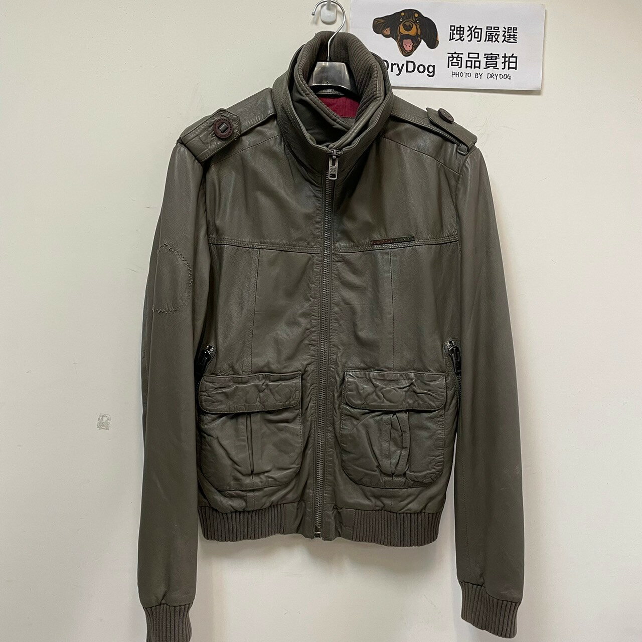 跩狗嚴選 英國 極度乾燥 Superdry Brad Bomber 真皮 皮衣 夾克 外套 縮口 合身 紅內裡 灰色 飛行夾克