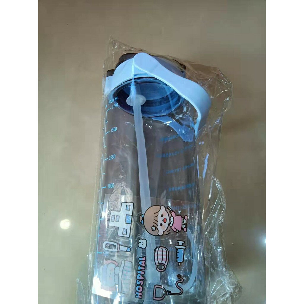 超可愛冷水壺2000ml 兒童/大人水壺 大容量水壺 cos同款運動水壺  手提水壺 吸管水壺 吸管太空杯 創意提醒水壺 2