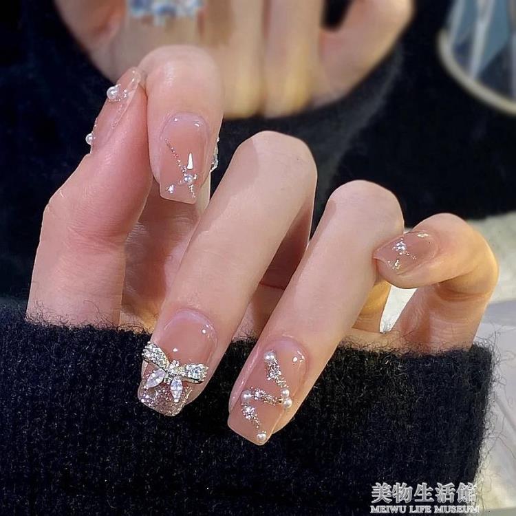 千金銀河絲帶珍珠蝴蝶結穿戴甲清冷冰透裸色美甲貼片輕奢手工定制【摩可美家】
