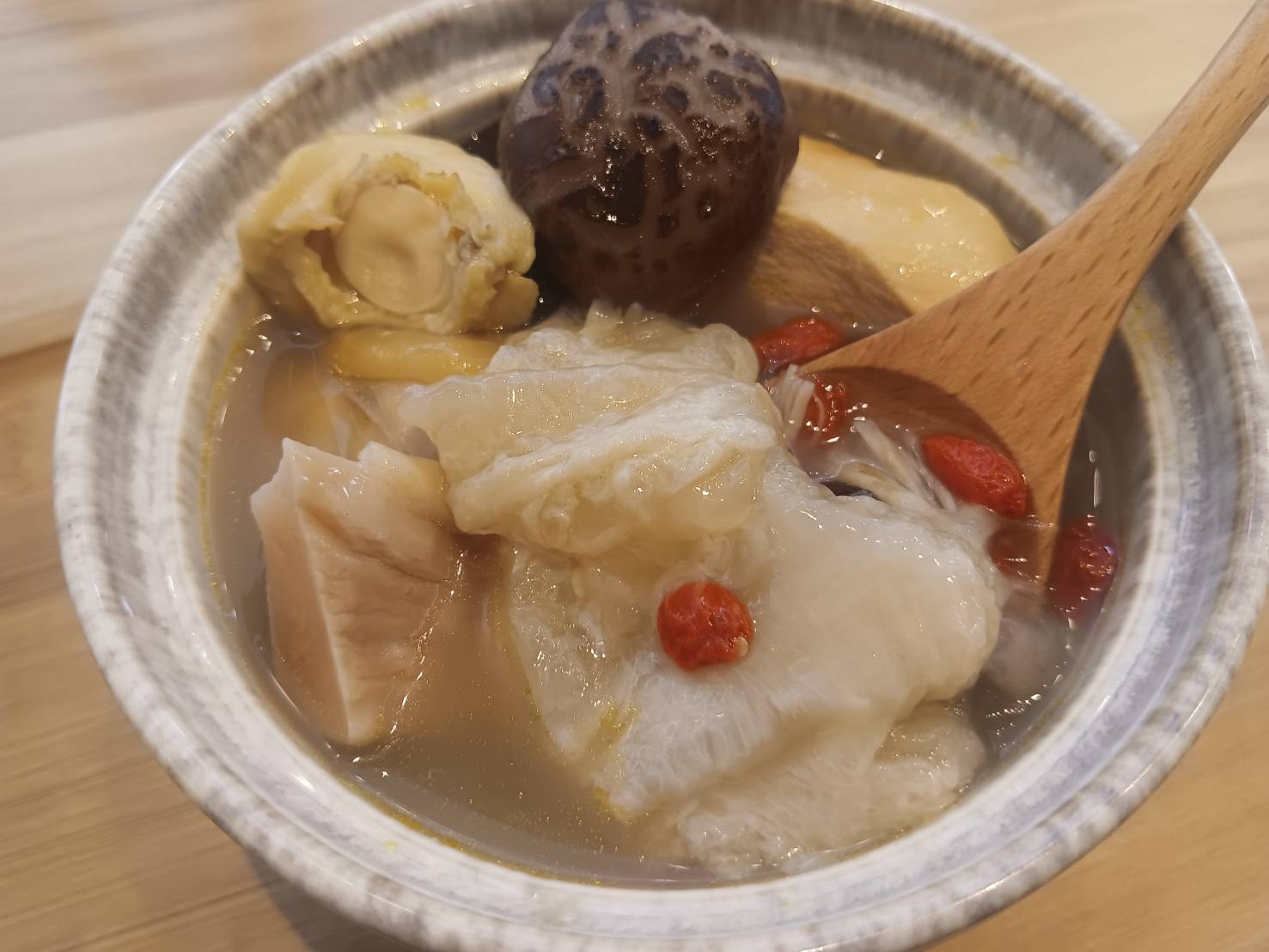 住家湯港式原味煲湯｜鮑魚干貝花膠玉米雞 (季節限定)（含湯料）