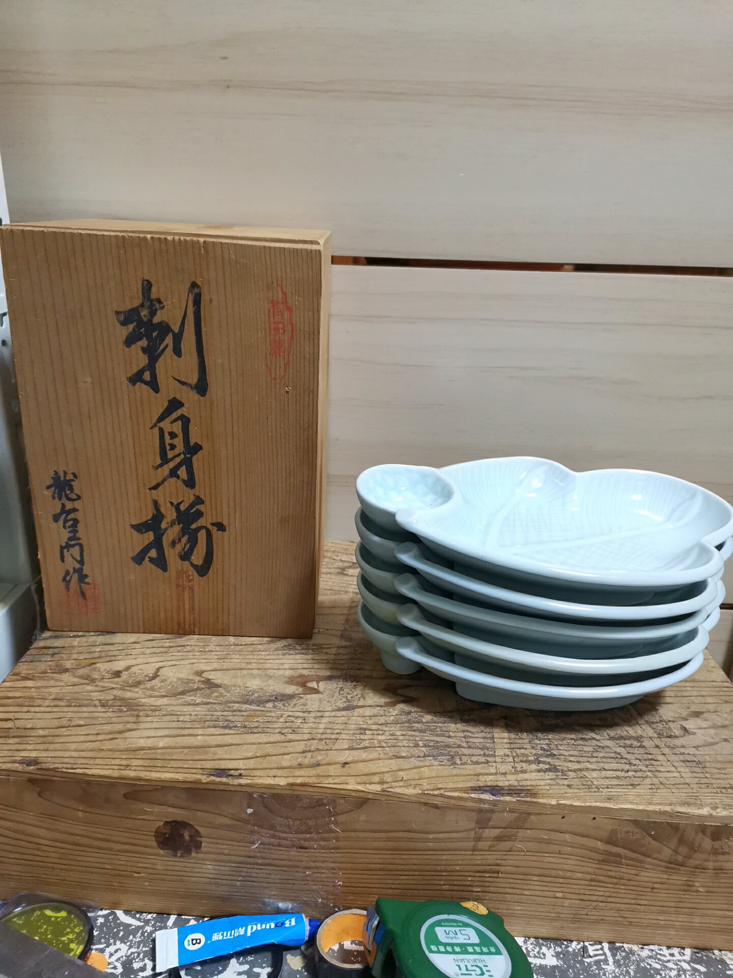 日本迴流瓷器昭和時期青瓷松葉松果紋刺身盤日本餐具，保真，一共