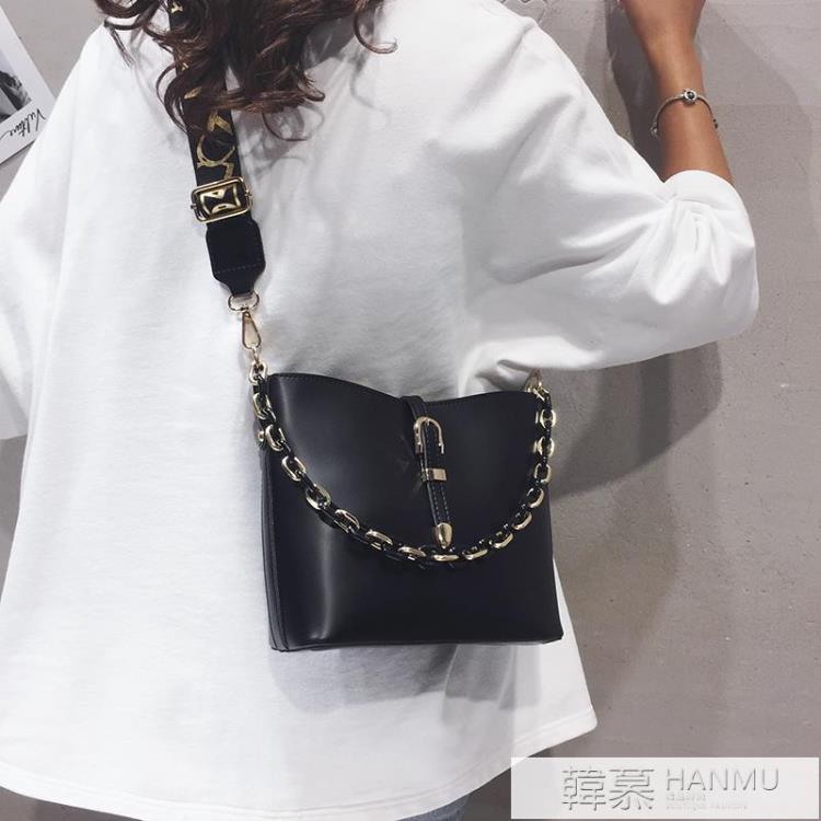 包包配飾~簡約女士單肩腋下小包包女包2024新款潮時尚百搭斜揹包網紅水桶包 雙11全館免運