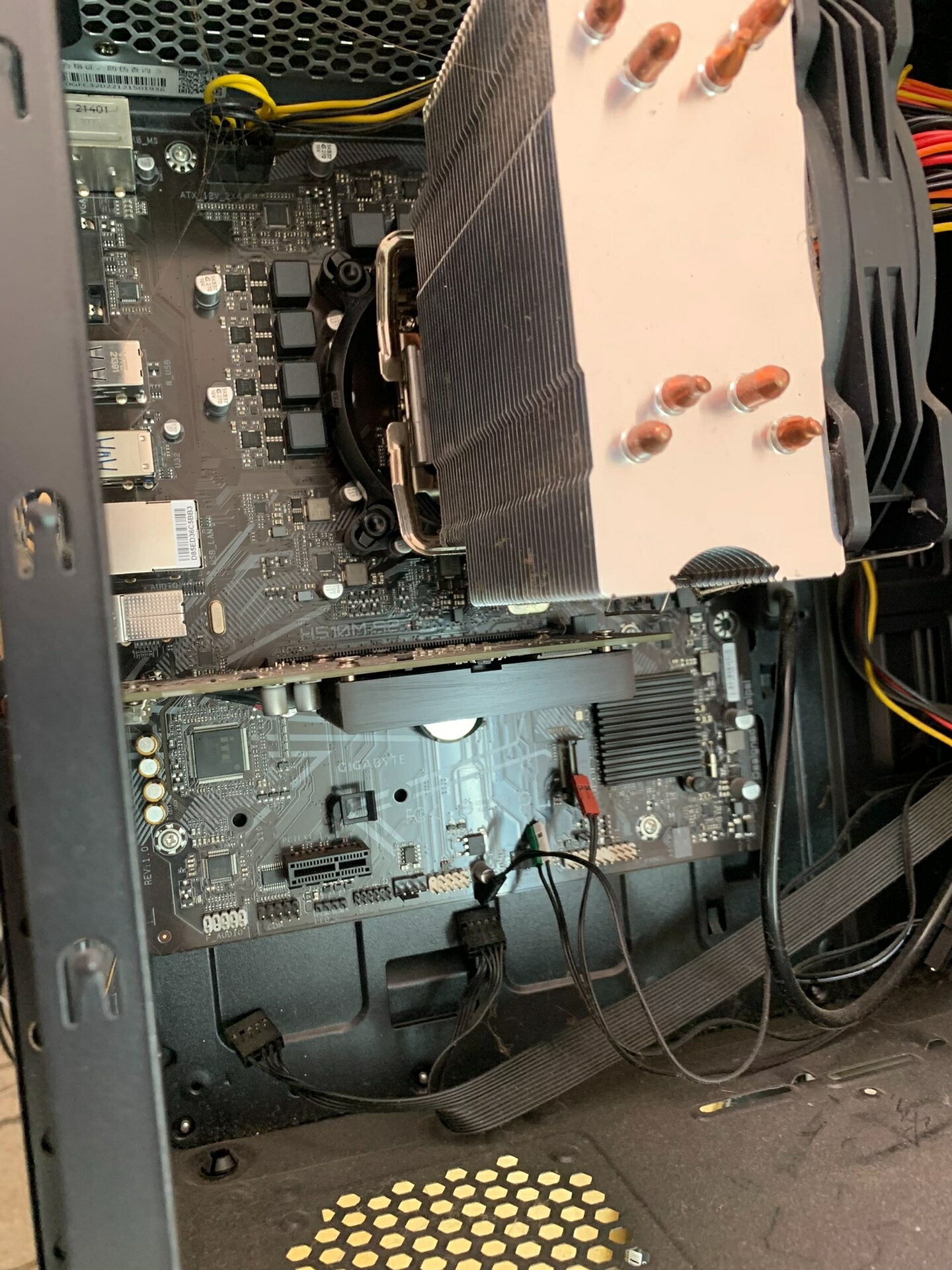 高效能遊戲主機辦公臺式電腦I3 10105F技嘉H510M主機板影馳DDR4 8G記憶體燈條三星128G固態硬碟七彩虹GT710 1G顯示卡金河田300W電源