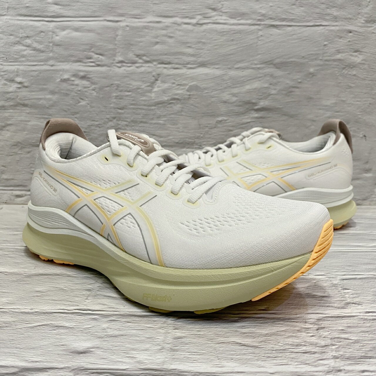 ASICS 亞瑟士 GEL-KAYANO 32 男款 4E寬楦 跑鞋 1011C054-101