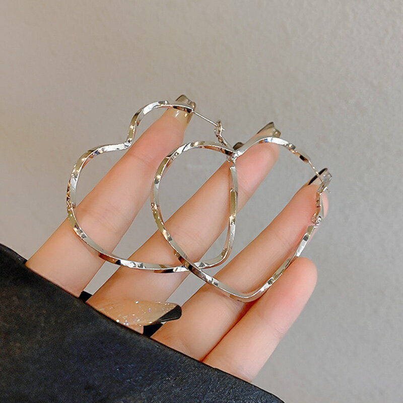 925銀針歐美風愛心素圈耳環復古金屬感夸張耳圈設計高級感耳飾女