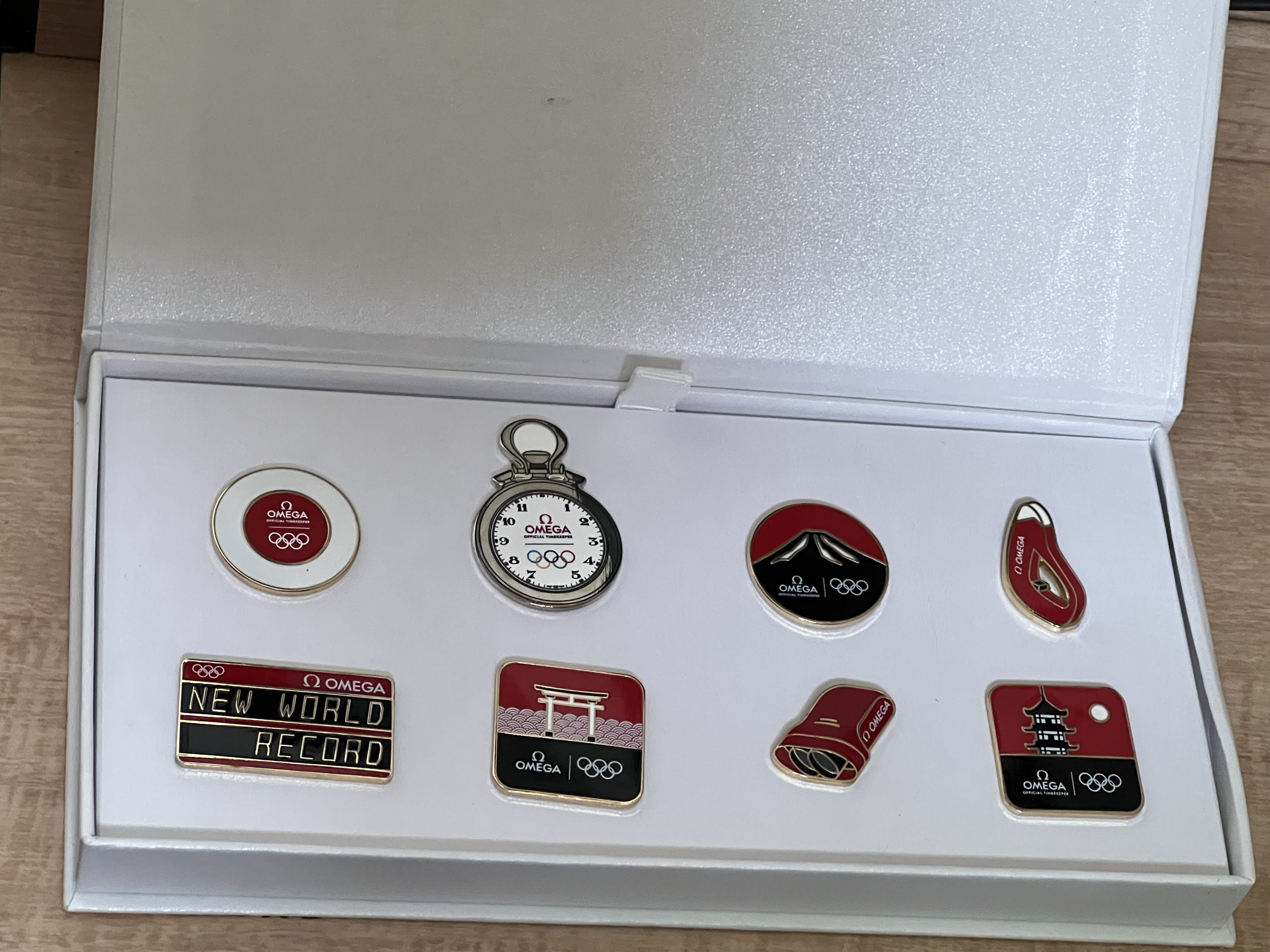東京奧運徽章 Pin Badges 交換胸章 OMEGA 2020 Tokyo Olympic 8個 別針 歐米茄 全新