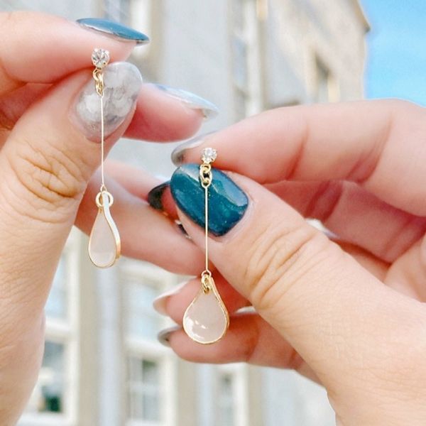 現貨專區｜水滴垂墜耳環-米白(BPE9-W)｜送禮精選店家★Reyna jewelry 女王飾品