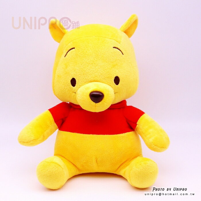 【UNIPRO】迪士尼 小熊維尼 Winnie the Pooh 經典坐姿 絨毛玩偶 娃娃 25cm高