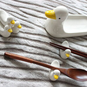 ✤宜家✤可愛創意筷架 餐桌擺件 裝飾 (一隻大鴨+五隻小鴨子)