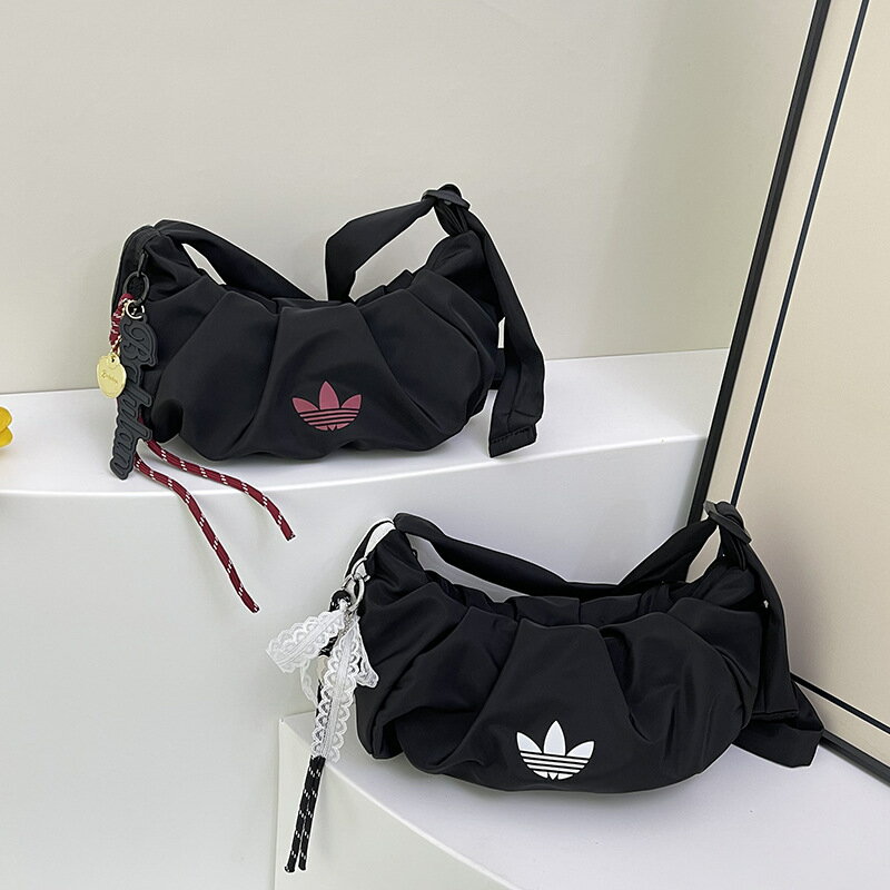 喜挖2店 2025新款三葉草雲朵羊角包褶皺餃子包運動單肩斜背腋下牛角包