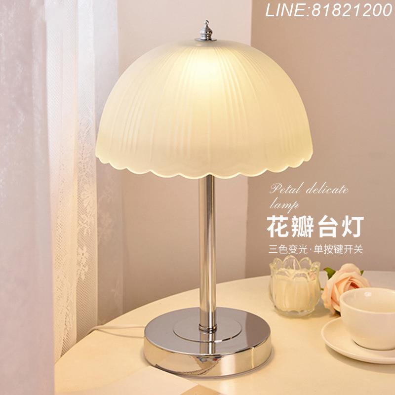 立燈 落地燈 釣魚燈 免運/開票 臺燈臥室床頭燈少女浪漫氛圍燈高階感輕奢創意玻璃花瓣復古小夜燈 快速出貨