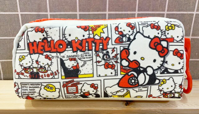 【震撼精品百貨】Hello Kitty 凱蒂貓 日本SANRIO三麗鷗KITTY化妝包/筆袋-漫畫*38487 震撼日式精品百貨