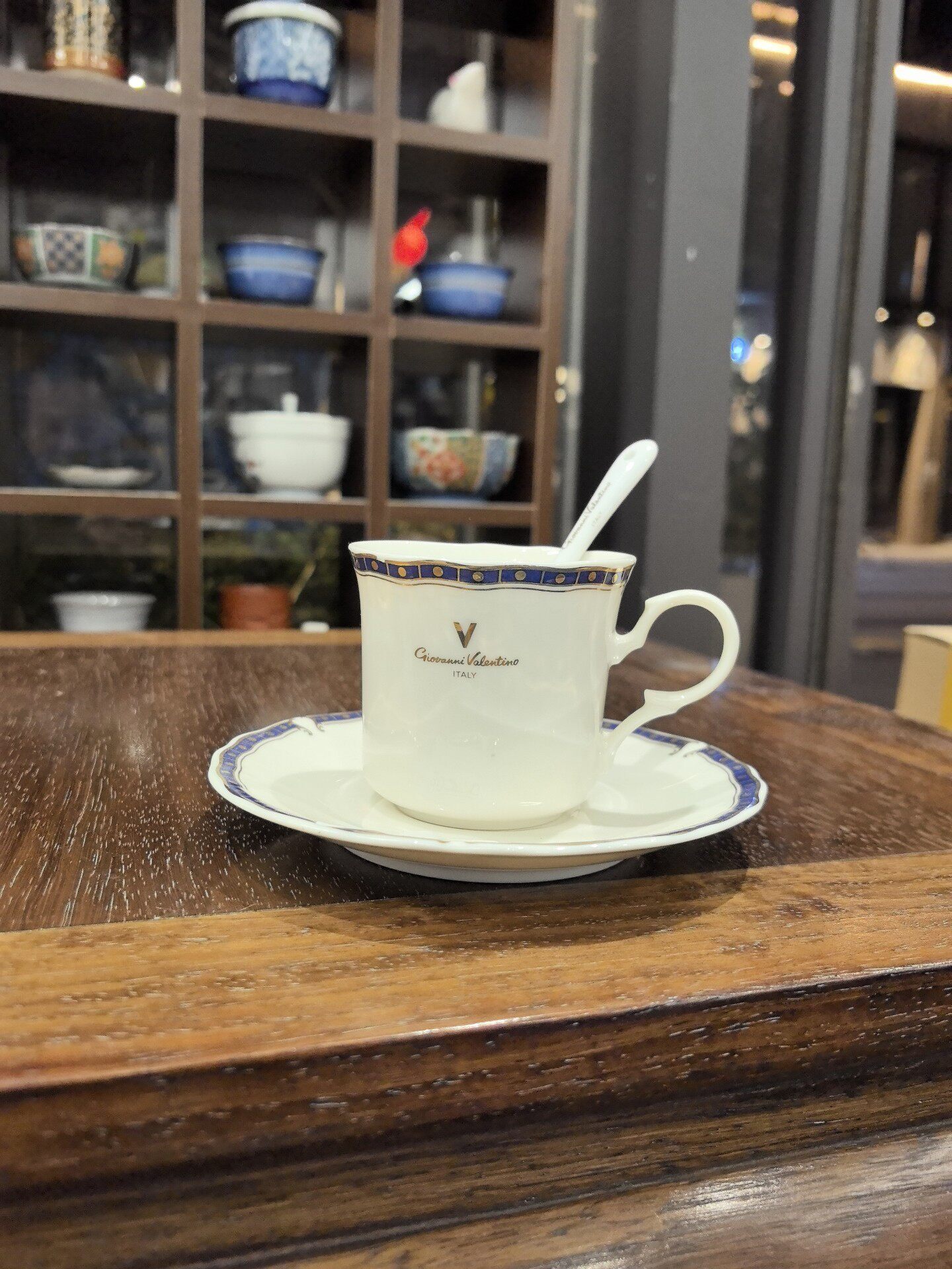 日本迴流 Giovanni Valentino聯名Momoyama桃山骨瓷咖啡杯碟組 藍金配色 杯身V字母款識 精緻釉面 收藏品茗 茶具套裝
