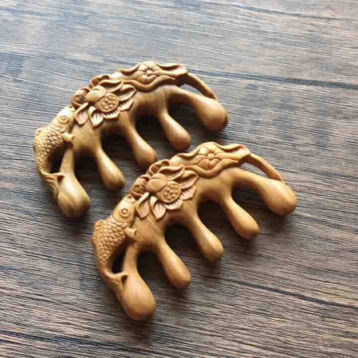 免運 古風檀木梳子 綠檀木頭部梳 玉檀香頭皮梳頭療保健 母親節禮物雕花木梳