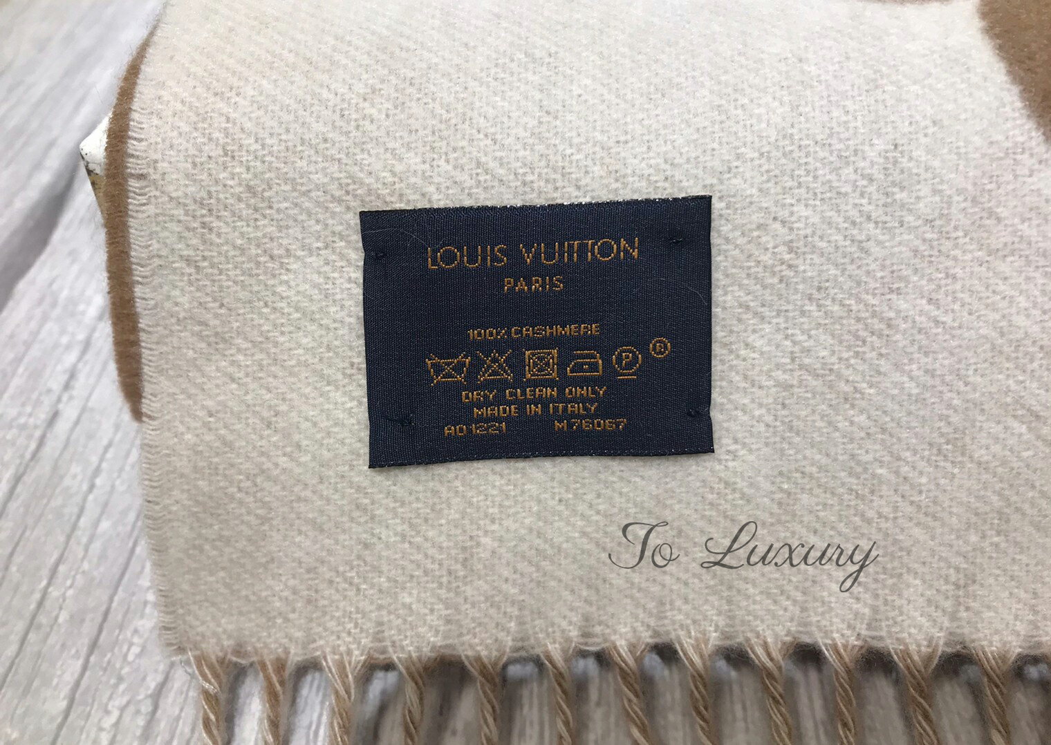 Shop Louis Vuitton Reykjavik scarf (M76637, M71126, M71040, M75505, M73665,  M76066, M76067) by lufine
