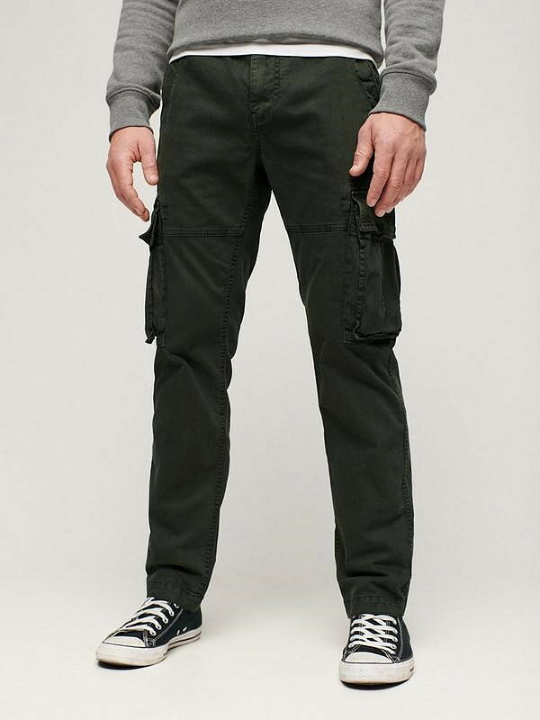 跩狗嚴選 極度乾燥 Superdry Cargo 水洗深軍綠 墨綠 重磅純棉 腰部調節扣 工作褲 長褲 多口袋 大腿寬鬆剪裁 上寬下窄 修身版型