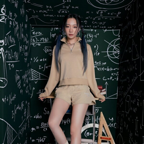 【滿千折百】PUMA 大學T 流行系列 卡其 P.TEAM 半開襟 立領衫 吳卓源 女 62143884