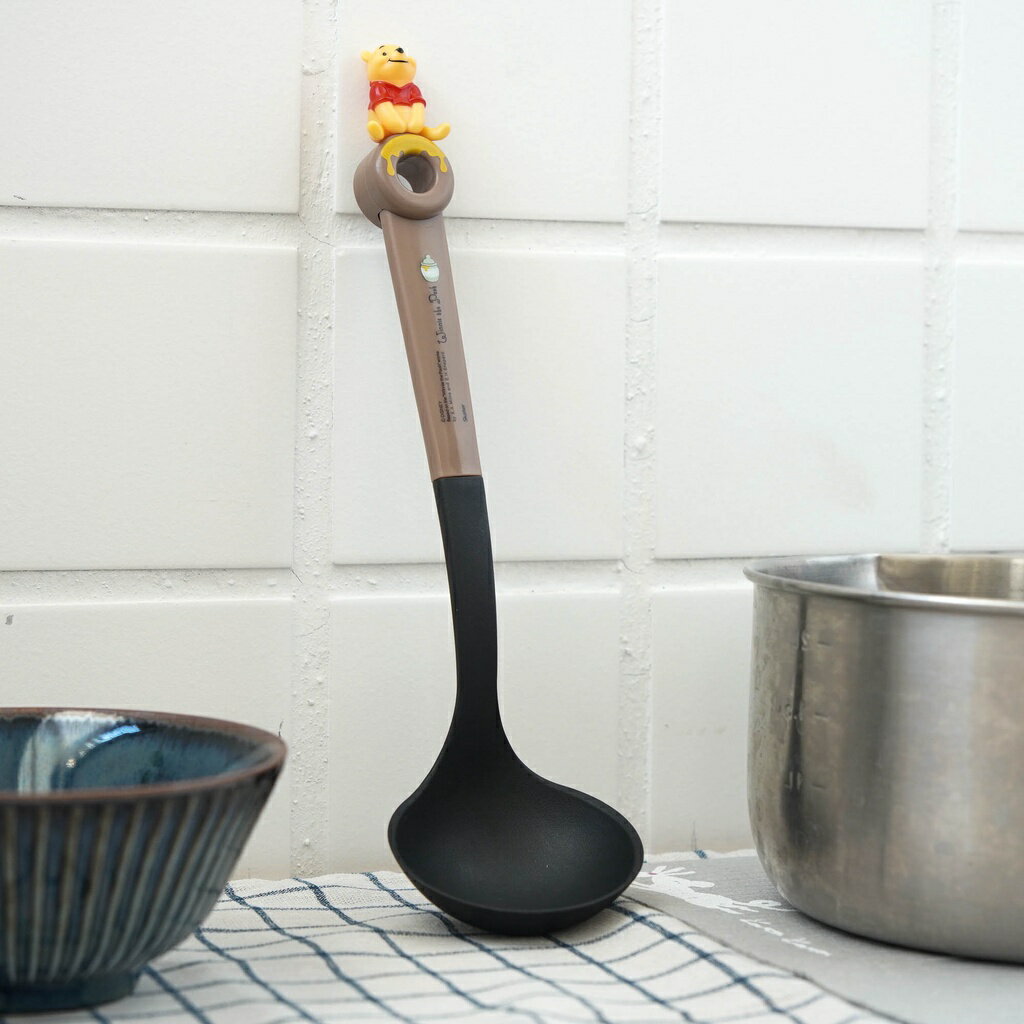 🔥現貨🔥日本境內迪士尼販售 維尼熊 小熊維尼Winnie 造型湯勺 | 大湯匙 廚房用具 火鍋湯匙-富士通販