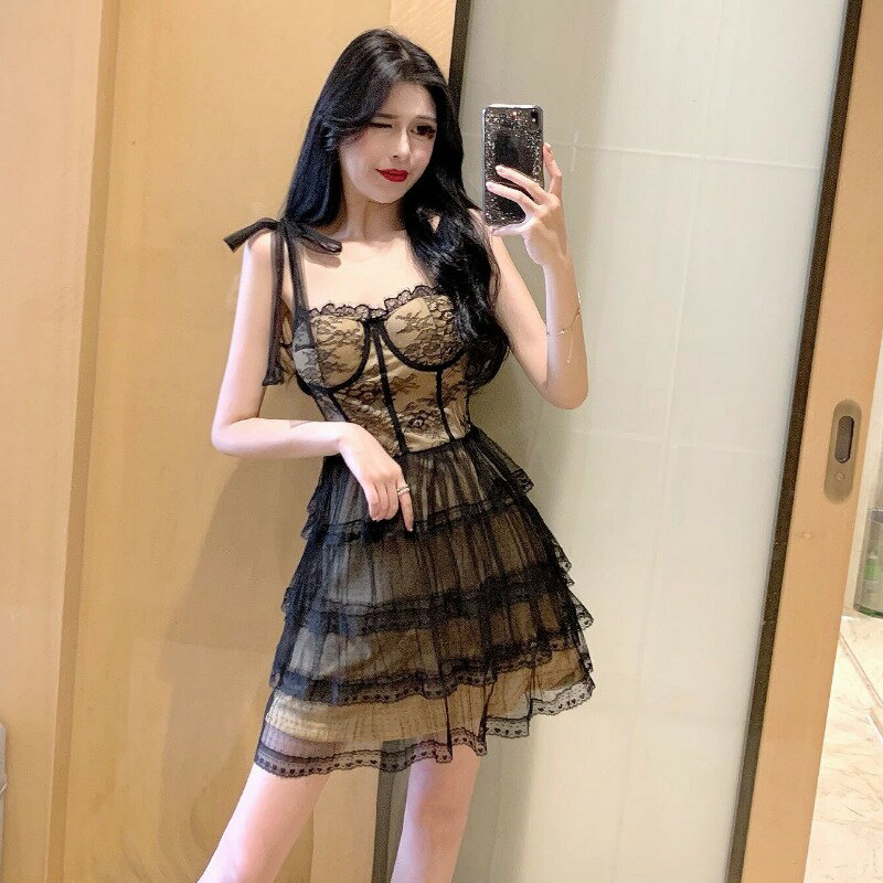 黛小姐：夏季仙女法式小眾氣質裙子黑色蕾絲吊帶蓬蓬蛋糕連衣裙潮